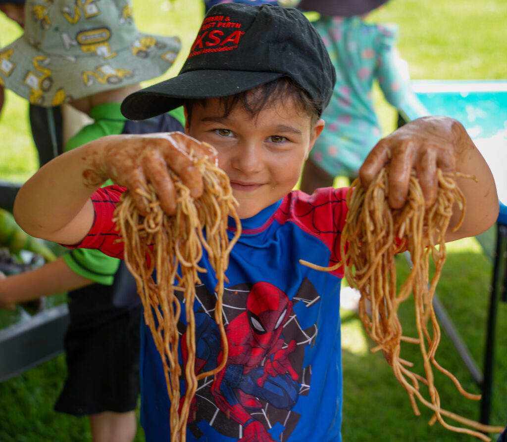 DSC00155 Messy Mud Day 1